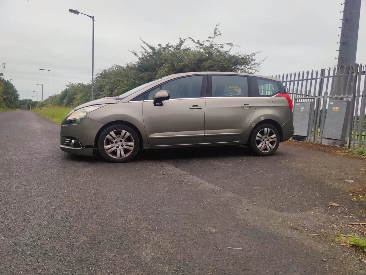 2013 Peugeot 5008 7Seat Auto Very Light Damage - Image 1