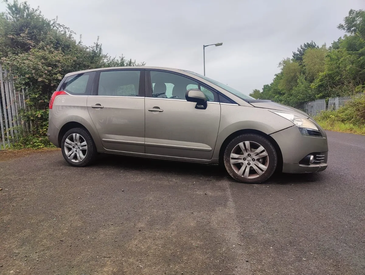 2013 Peugeot 5008 7Seat Auto Very Light Damage - Image 2