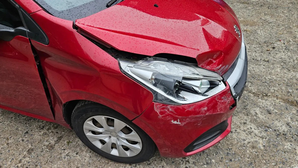 Peugeot 208 2018 1.2petrol 180km - Image 2