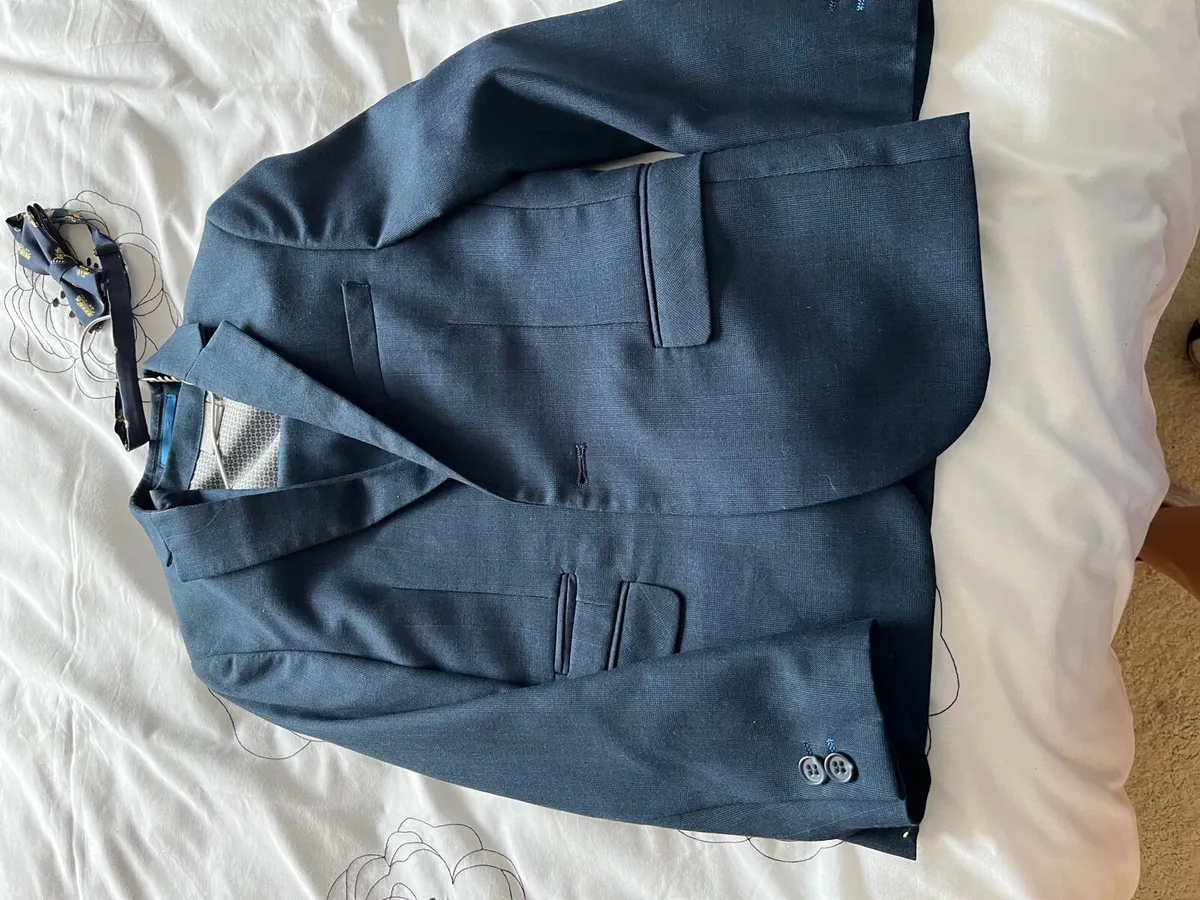 Boys communions suit Navy - Image 3