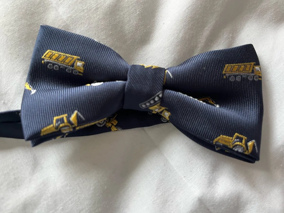 Boys communions suit Navy - Image 4