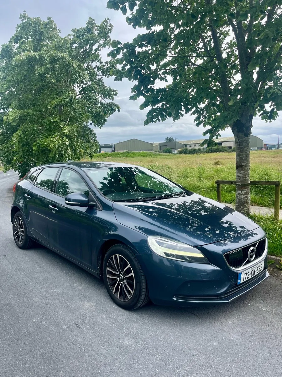 VOLVO V40 NEW NCT 2.0 D2 MOMENTUM 120BHP - Image 1