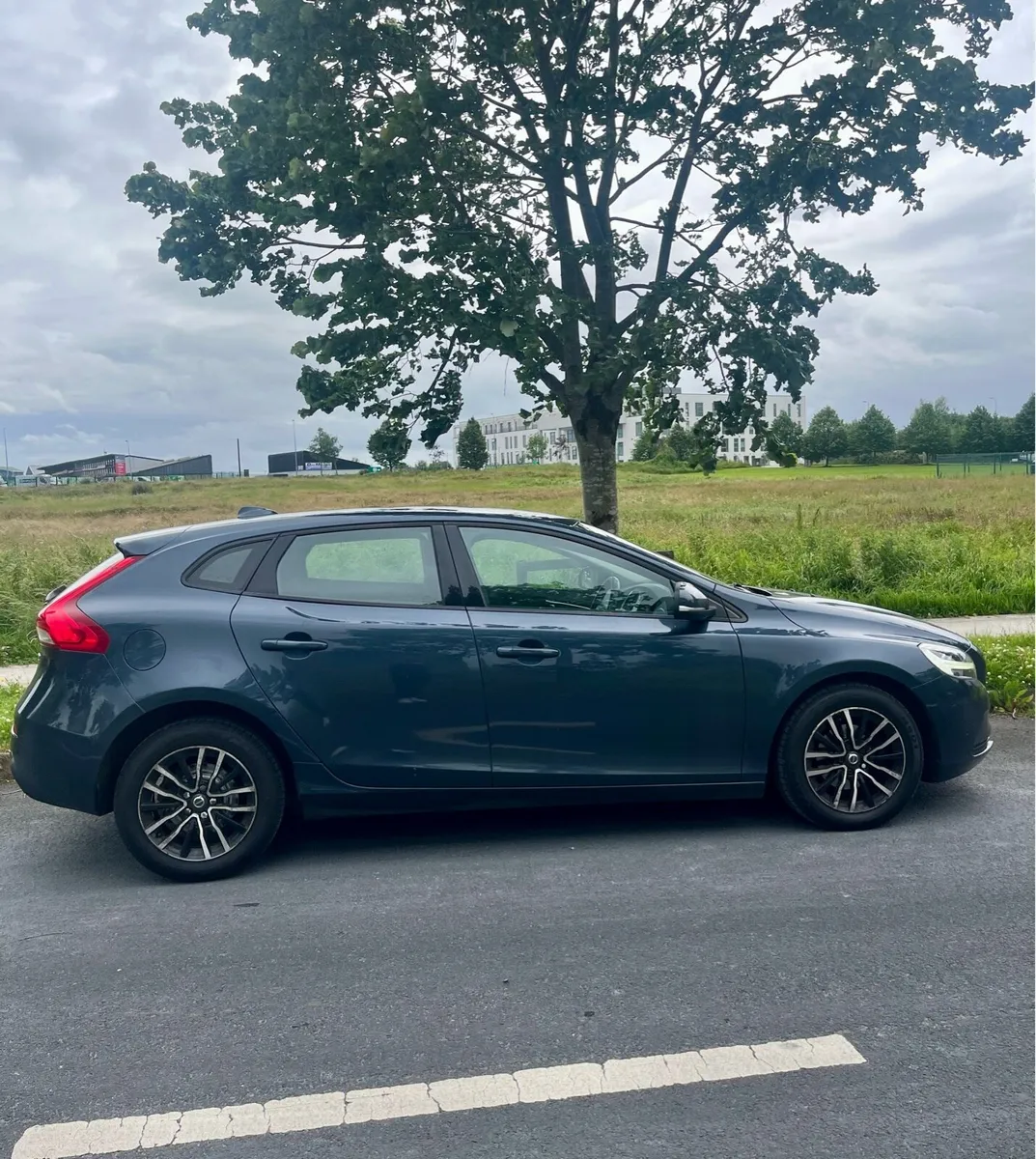 VOLVO V40 NEW NCT 2.0 D2 MOMENTUM 120BHP - Image 4