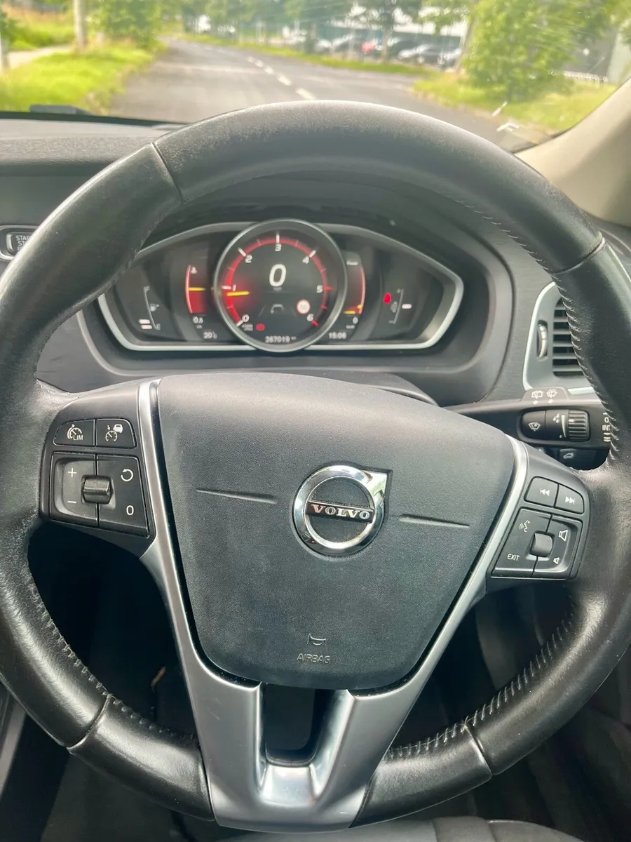 VOLVO V40 NEW NCT 2.0 D2 - Image 3