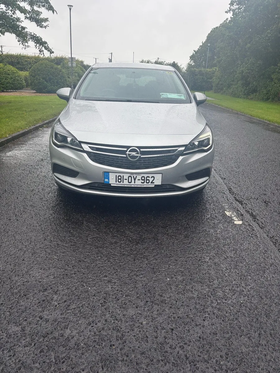 181 Opel Astra 1 litre petrol hatchback - Image 1