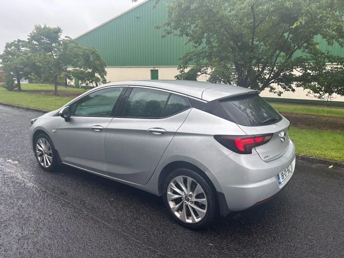 181 Opel Astra 1 litre petrol hatchback - Image 3