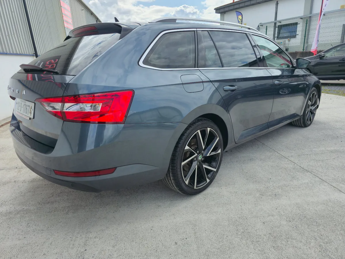 212 SKODA SUPERB EST COMBI 2.0 TDI AUTO - Image 4