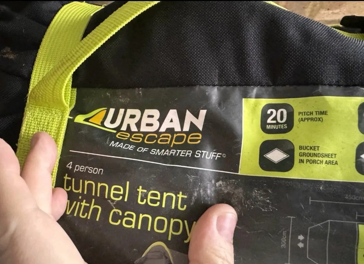 URBAN ESCAPE 4 person Tunnel Tent - Image 2