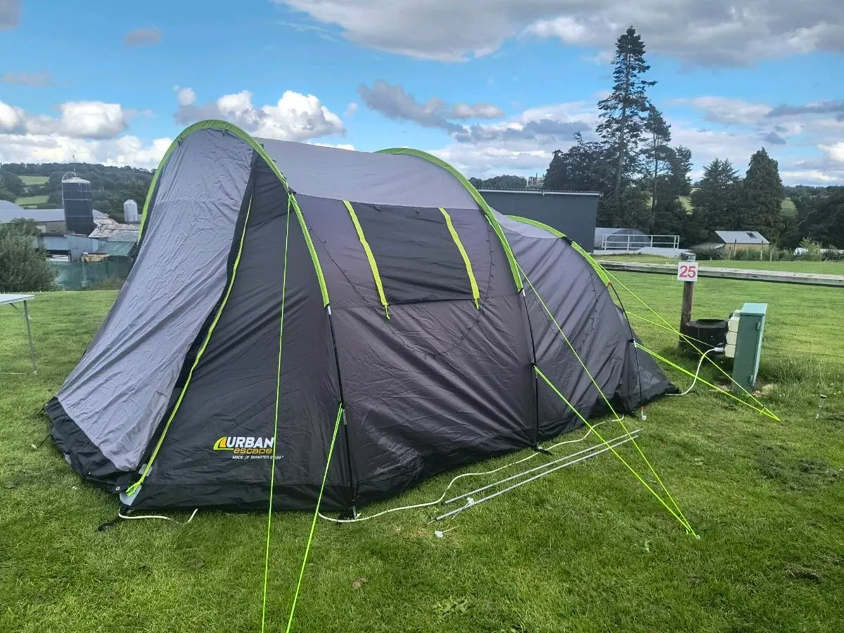 URBAN ESCAPE 4 person Tunnel Tent - Image 1