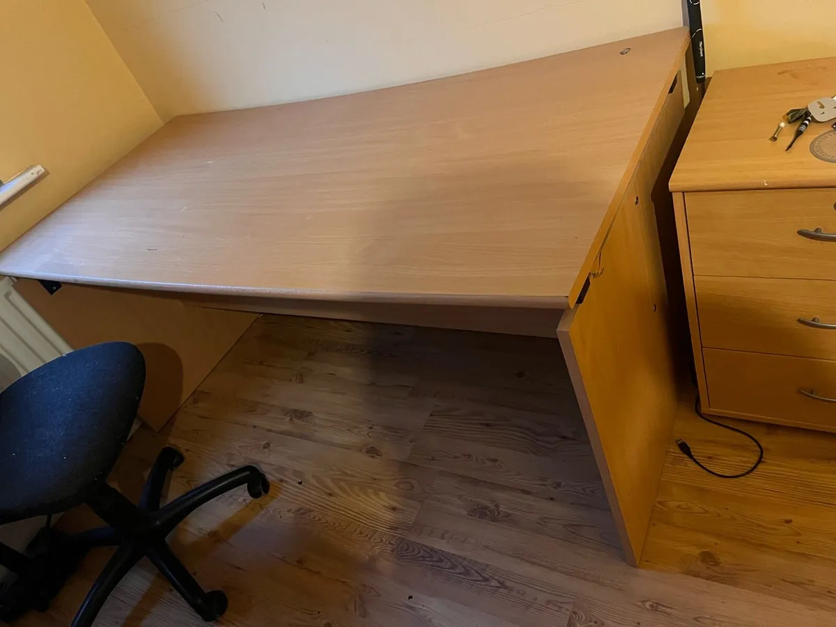 Office furniture - Image 2