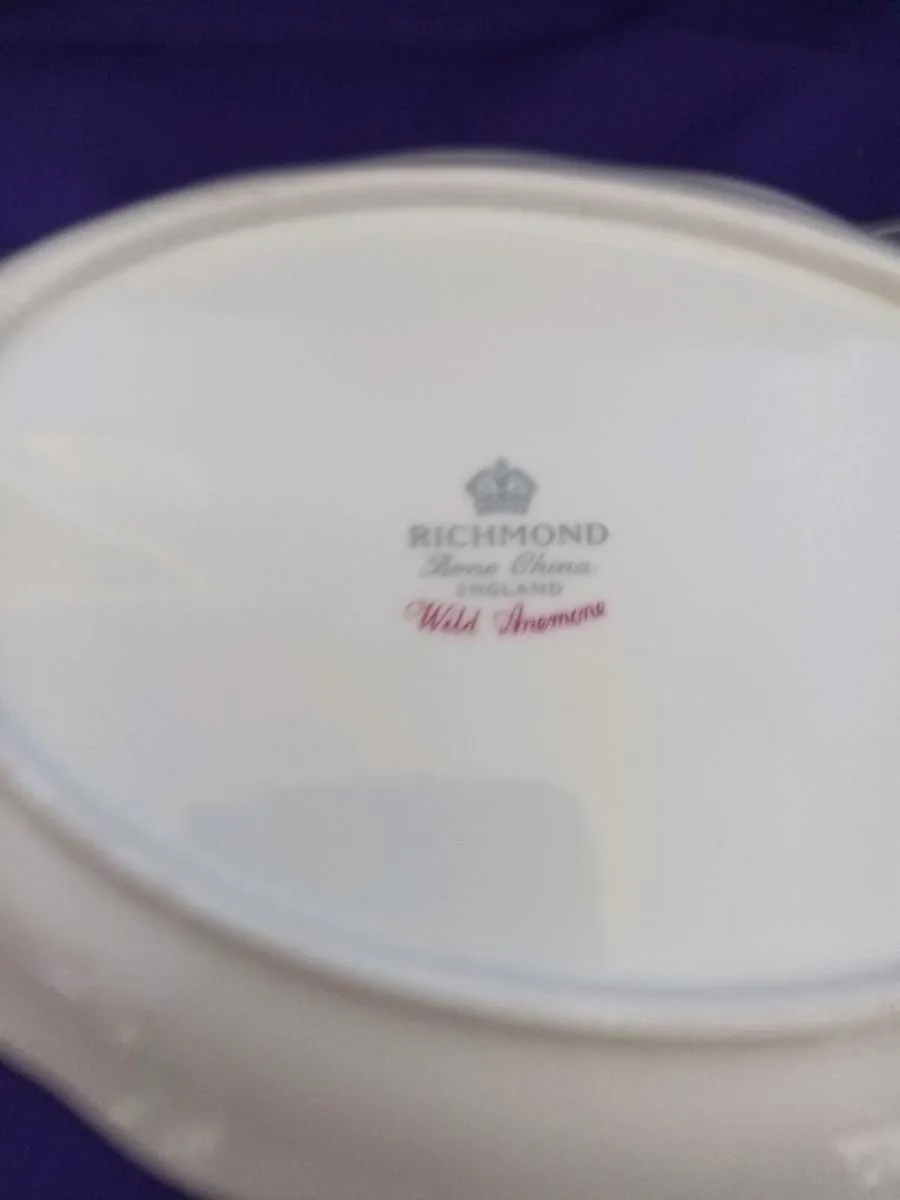 Richmond  BONE China Dish. " Wild Anemone " - Image 3