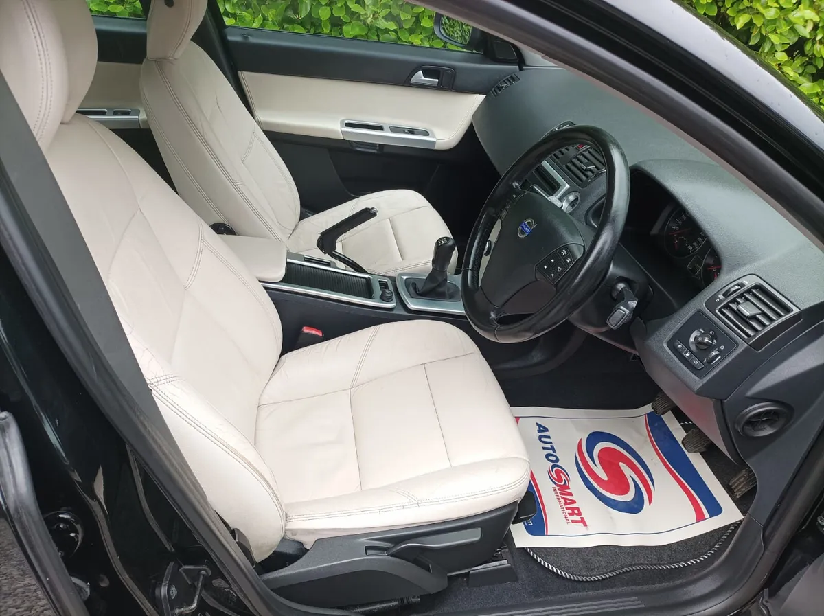 Volvo S40 1.6 Turbo Diesel Manual, 2011 - Image 3