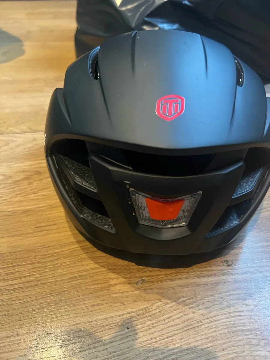 Kids helmet - fits 6-10yrs approx. - Image 2