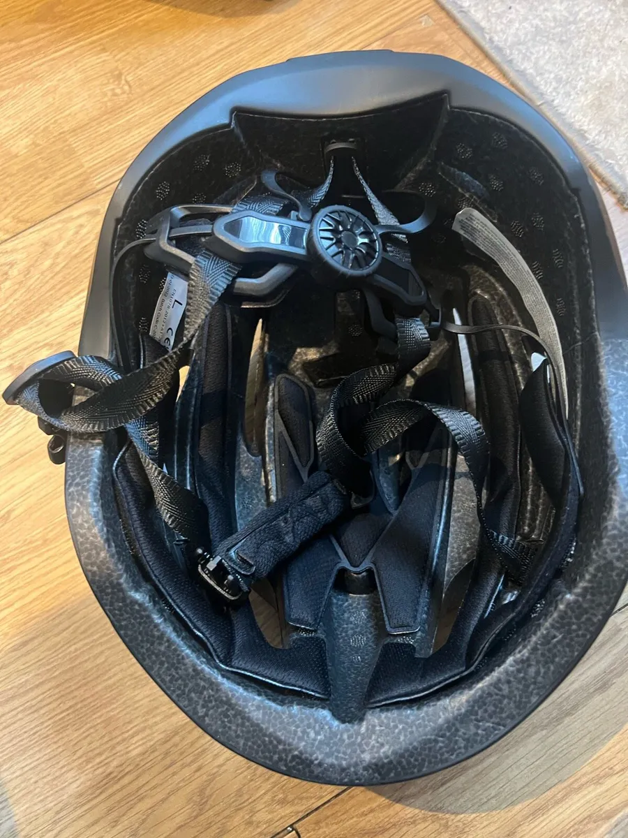 Kids helmet - fits 6-10yrs approx. - Image 4