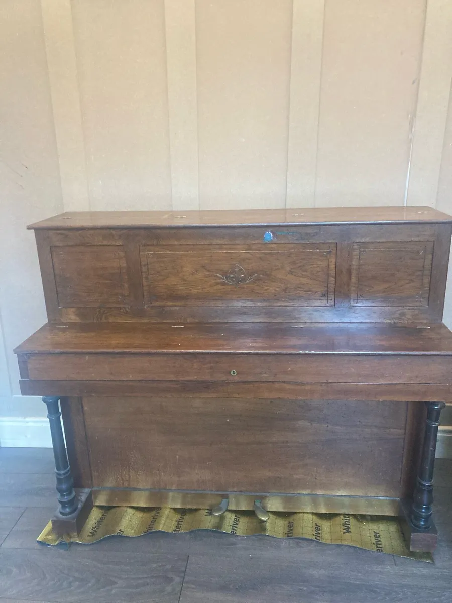 Piano - Image 1