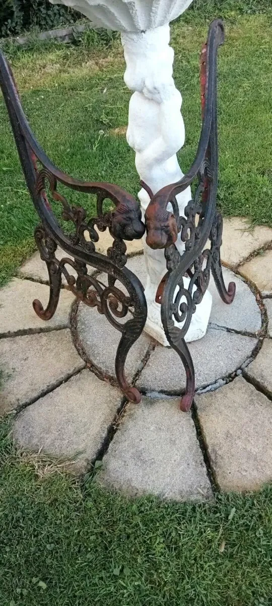 Antique cast iron bench ends - Image 4