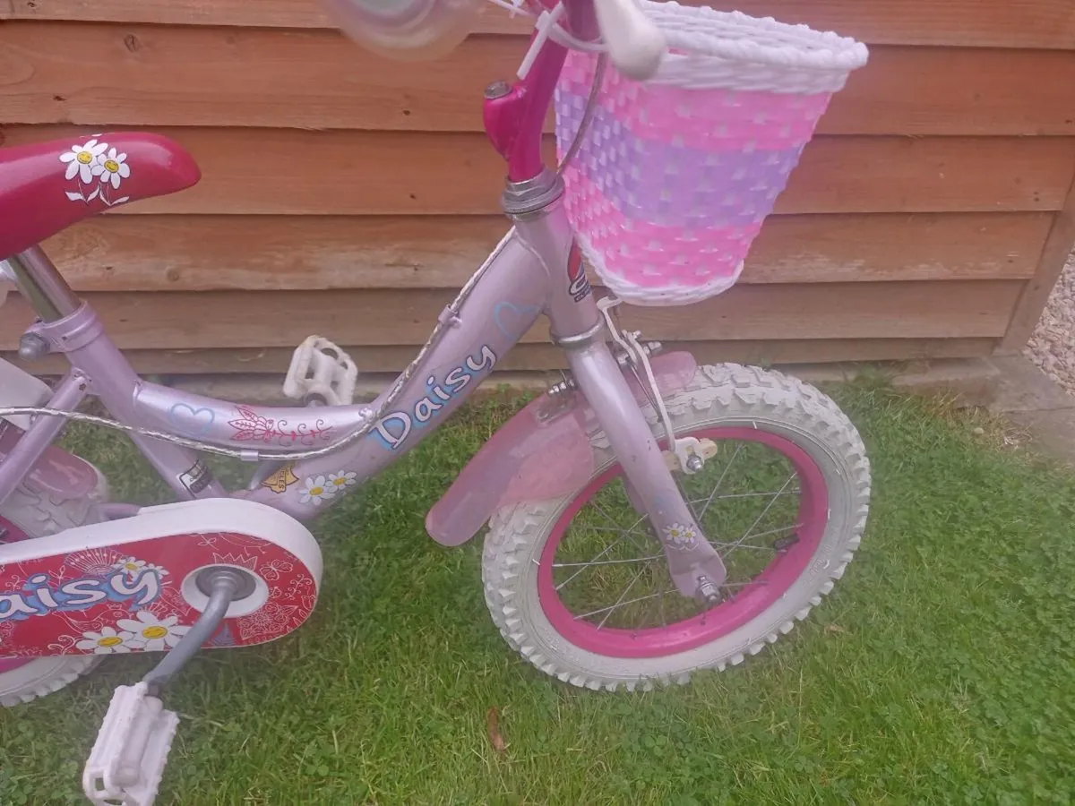 Kids daisy bike size 14 inch wheels. - Image 4