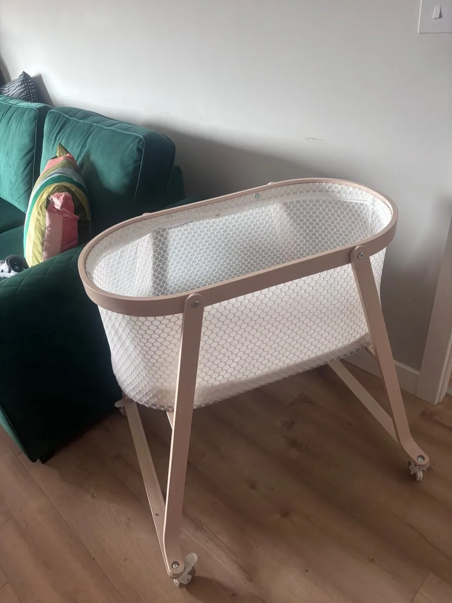 Baby bassinet - Image 2