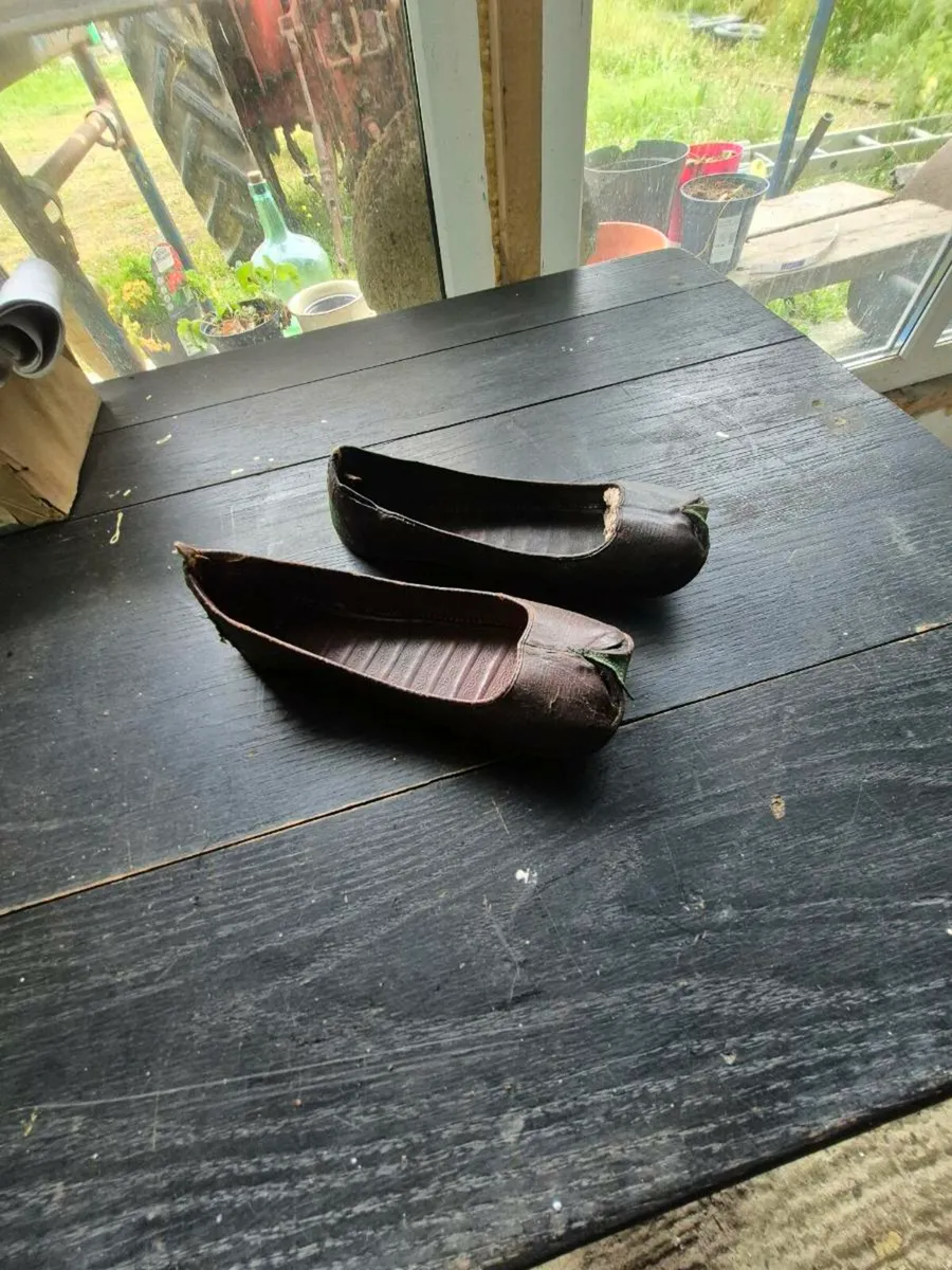 Handmade leather shoe tiny probably Chinese. - Image 1
