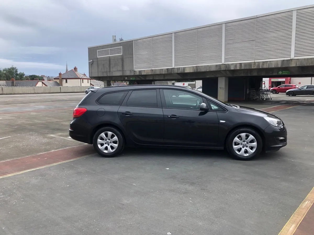 Vauxhall Astra 1.6 CDTI Estate NCT-June 2027 - Image 4