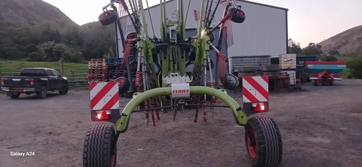 Claas 2900 Rake - Image 3