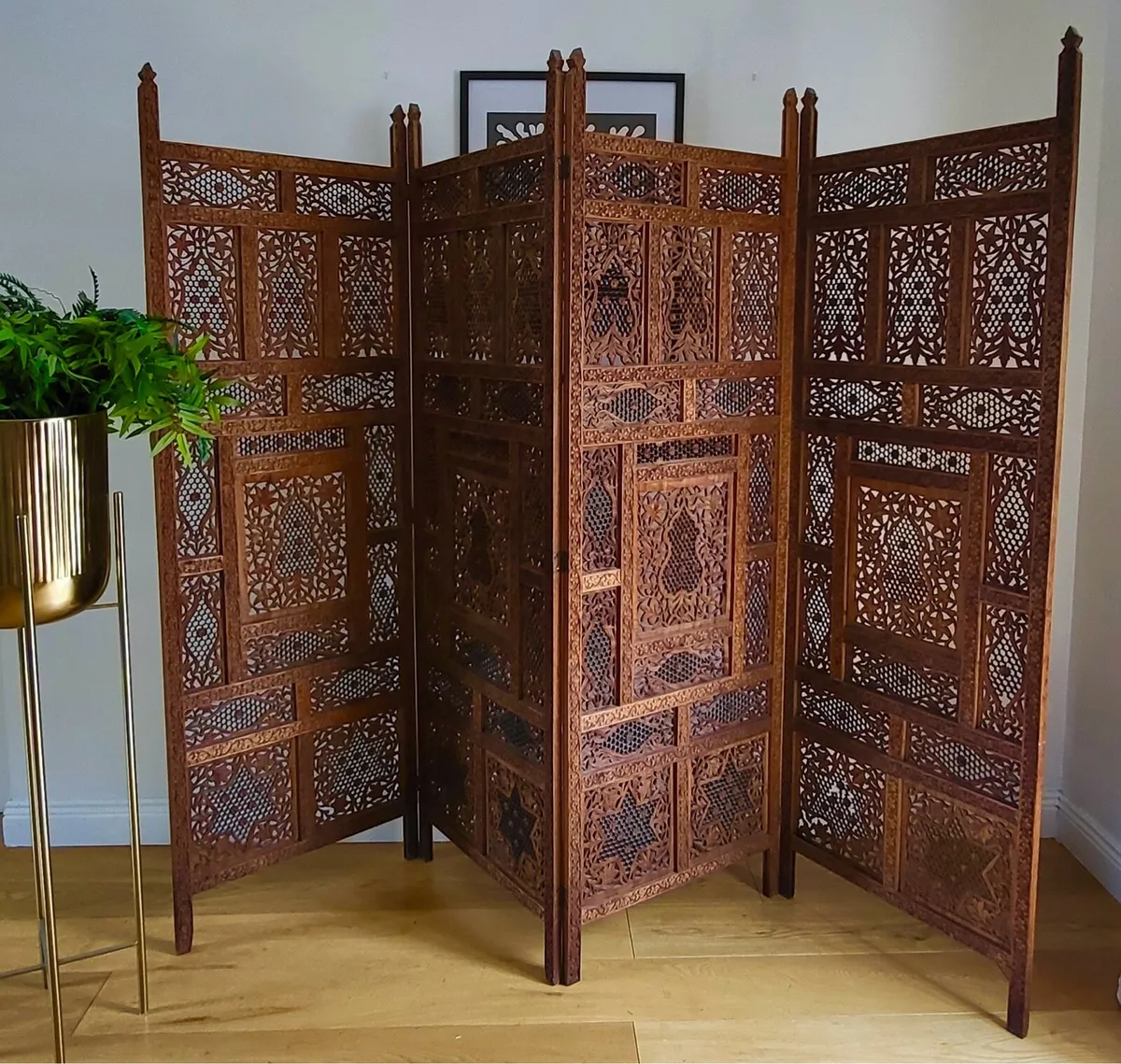 Beautiful Eastern wooden screen room divider - Image 1