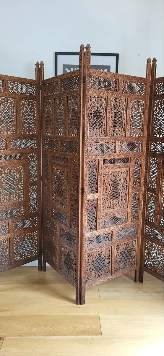 Beautiful Eastern wooden screen room divider - Image 3