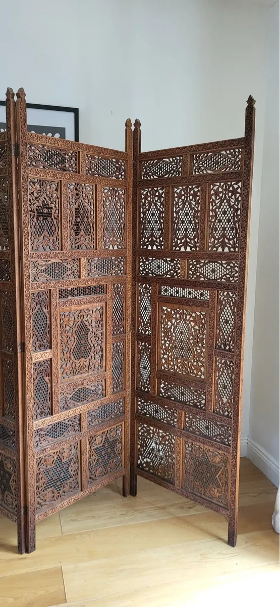 Beautiful Eastern wooden screen room divider - Image 4