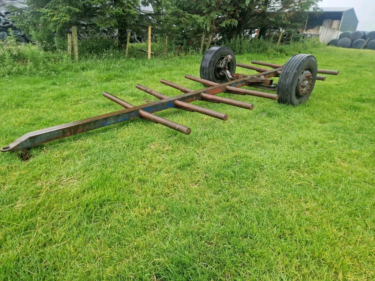 6 bale trailer - Image 1