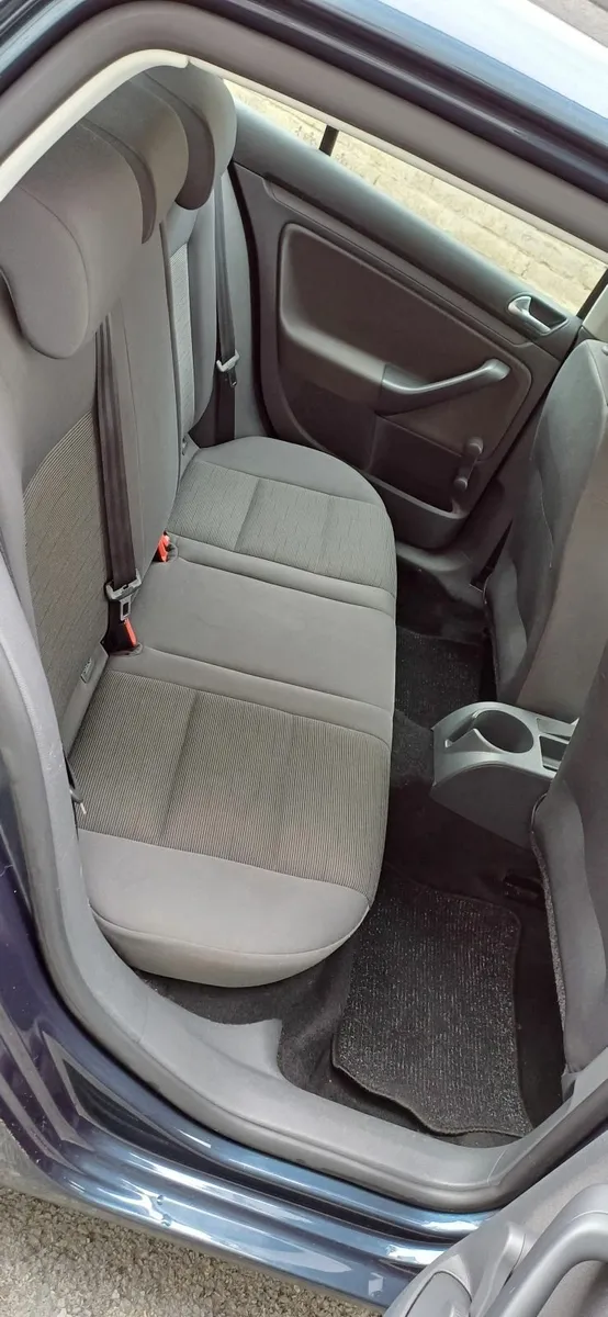 Volkswagen Golf 2008 Manual - Image 2
