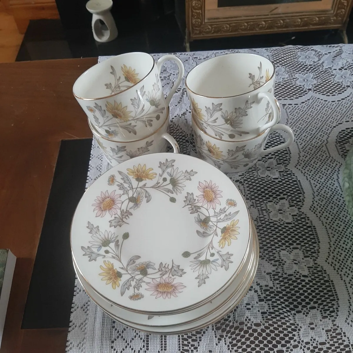 12 piece tea set- Bone China- COALPORT - Image 1