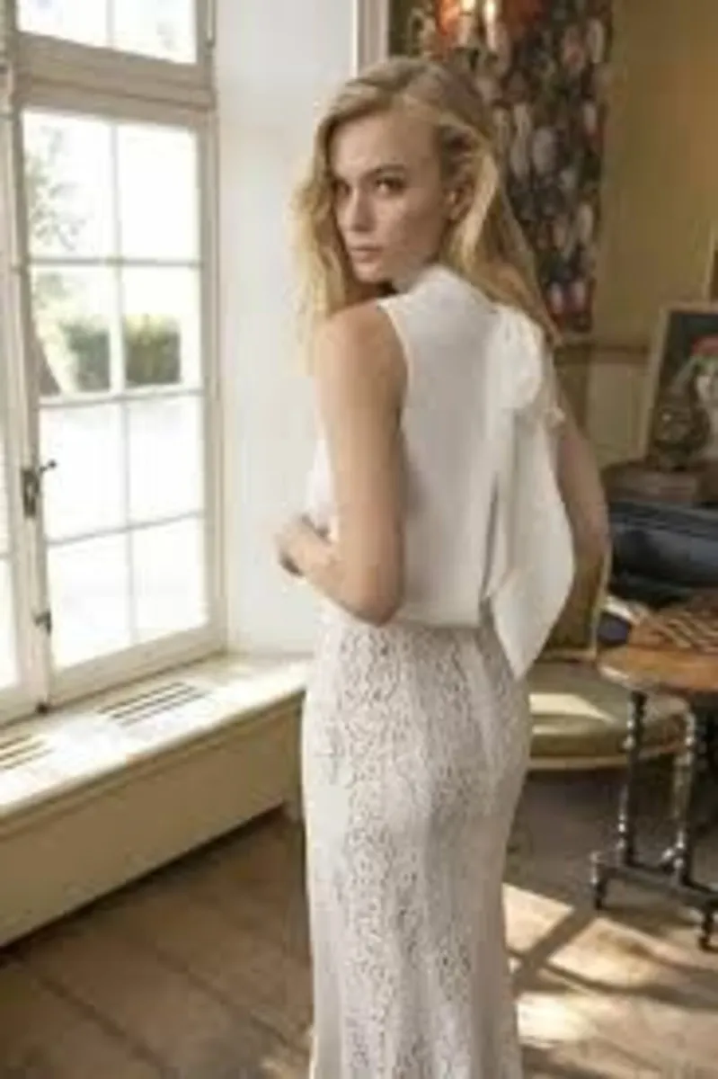 Wedding dress - Image 2
