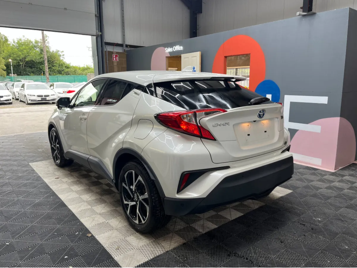 Toyota C-HR 1.8 HYBRID / 96k KMs / HEATED SEATS , - Image 4