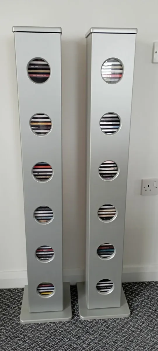 Compact disc tower - Image 1
