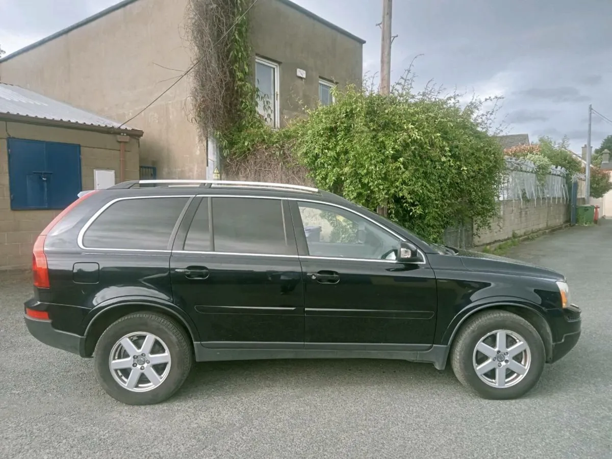 10 Volvo XC90 Automatic one owner - Image 2