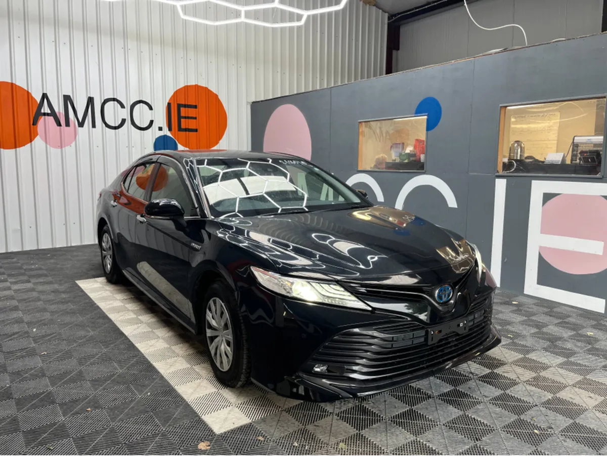 Toyota Camry 2.5 HYBRID / 69k KMs / REVERSE CAMERA - Image 1