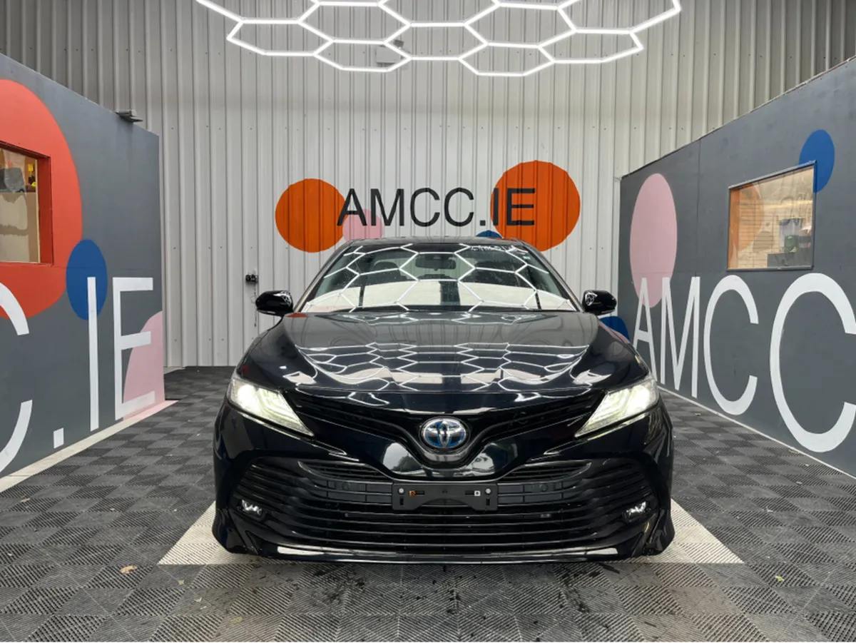 Toyota Camry 2.5 HYBRID / 69k KMs / REVERSE CAMERA - Image 2