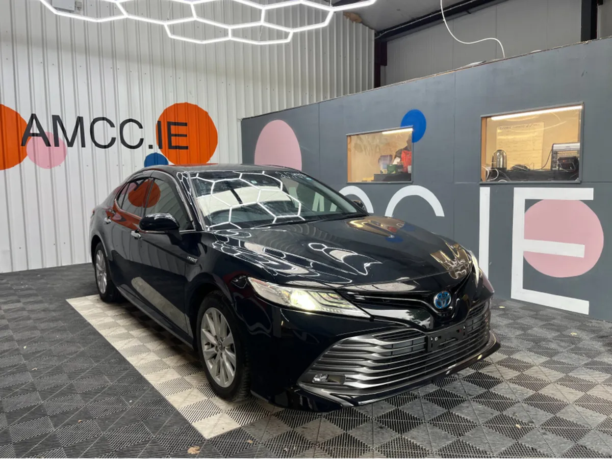 Toyota Camry 2.5 HYBRID / 94k KMs / REVERSE CAMERA - Image 1