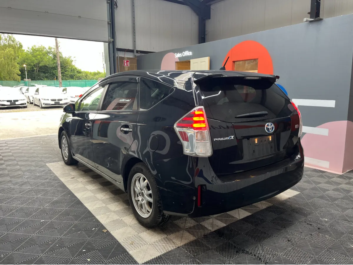 Toyota Prius 1.8 HYBRID / 65k KMs  / REVERSE CAMER - Image 4