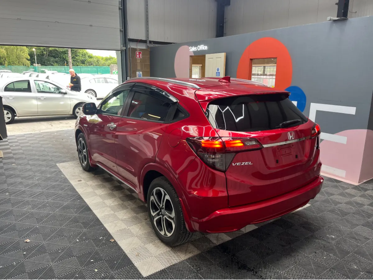 Honda Vezel 1.5 HYBRID / 89k KMs / HEATED SEATS , - Image 4