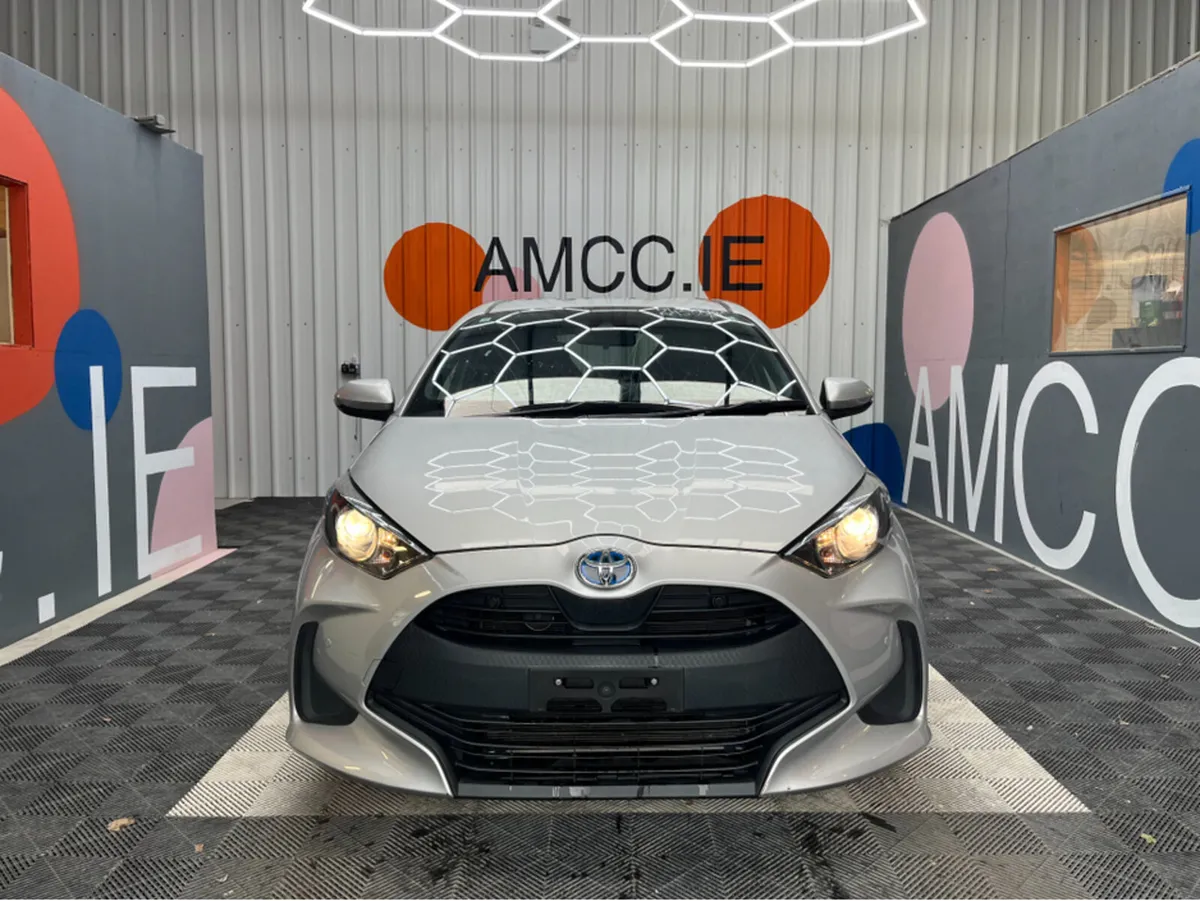 Toyota Yaris 1.5 HYBRID / 95k KMs / REVERSE CAMERA - Image 2