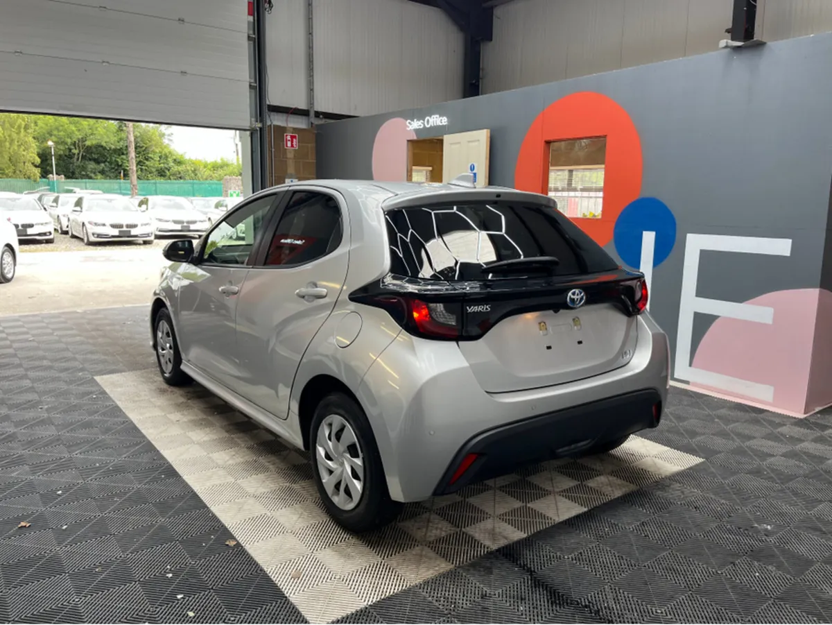 Toyota Yaris 1.5 HYBRID / 95k KMs / REVERSE CAMERA - Image 4
