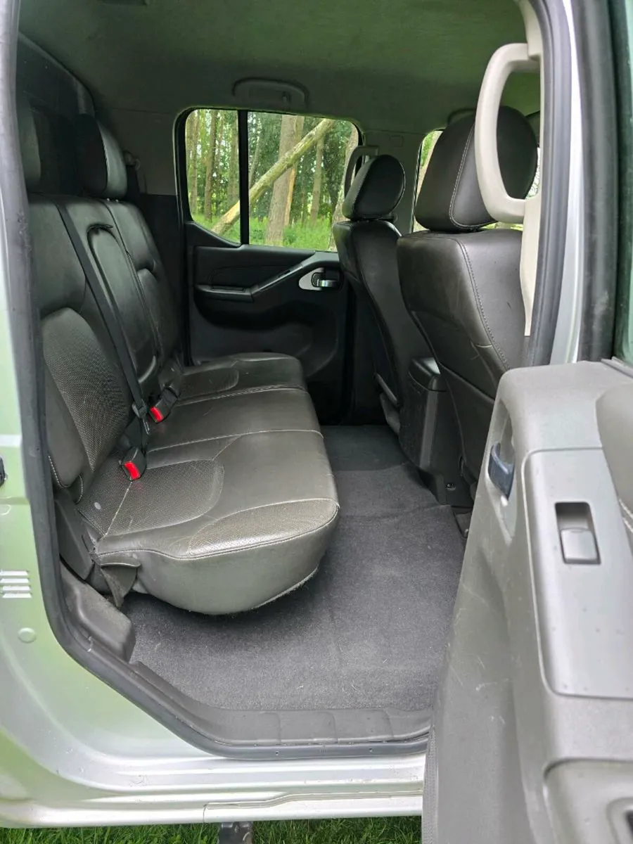Nissan Navara Automatic Crew Cab 333 € tax per - Image 4