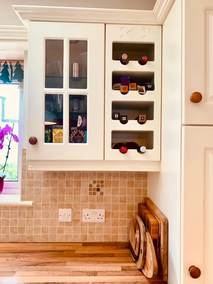 Fitted Kitchen with Appliances - Image 3