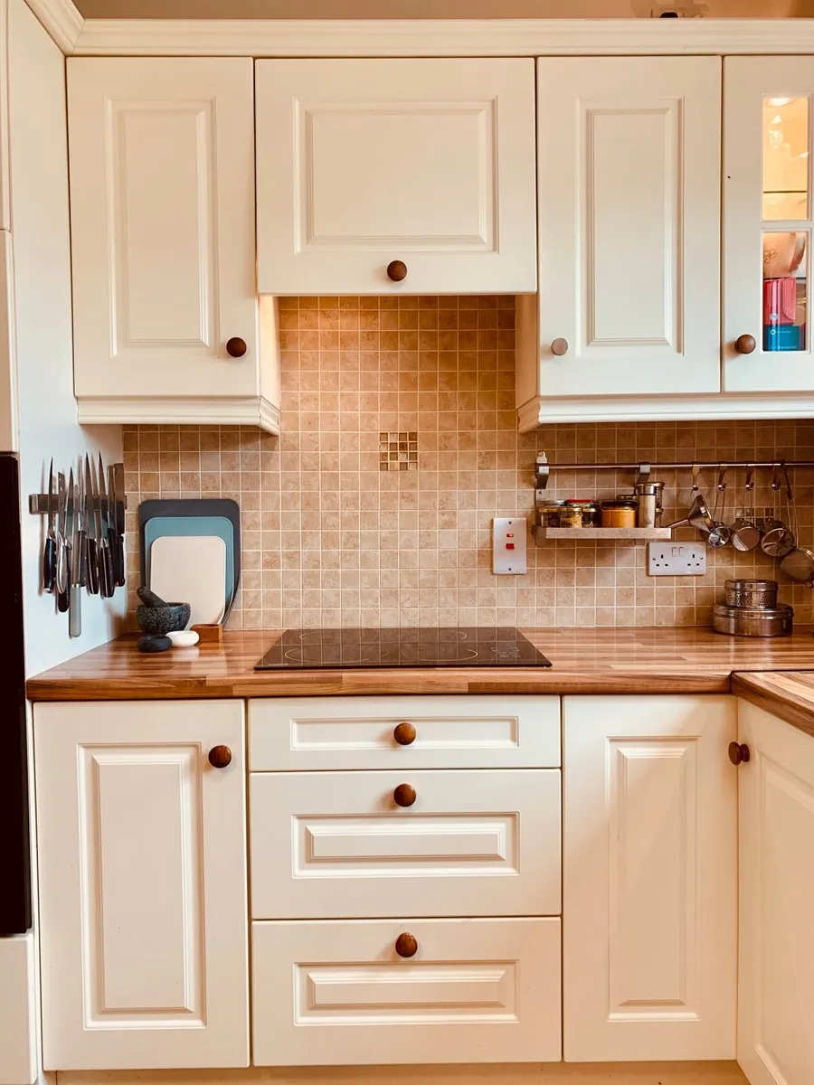 Fitted Kitchen with Appliances - Image 4