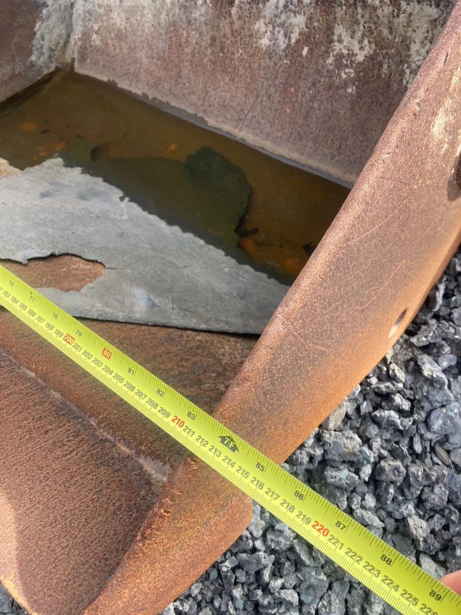 Buckets and tracks - Image 4