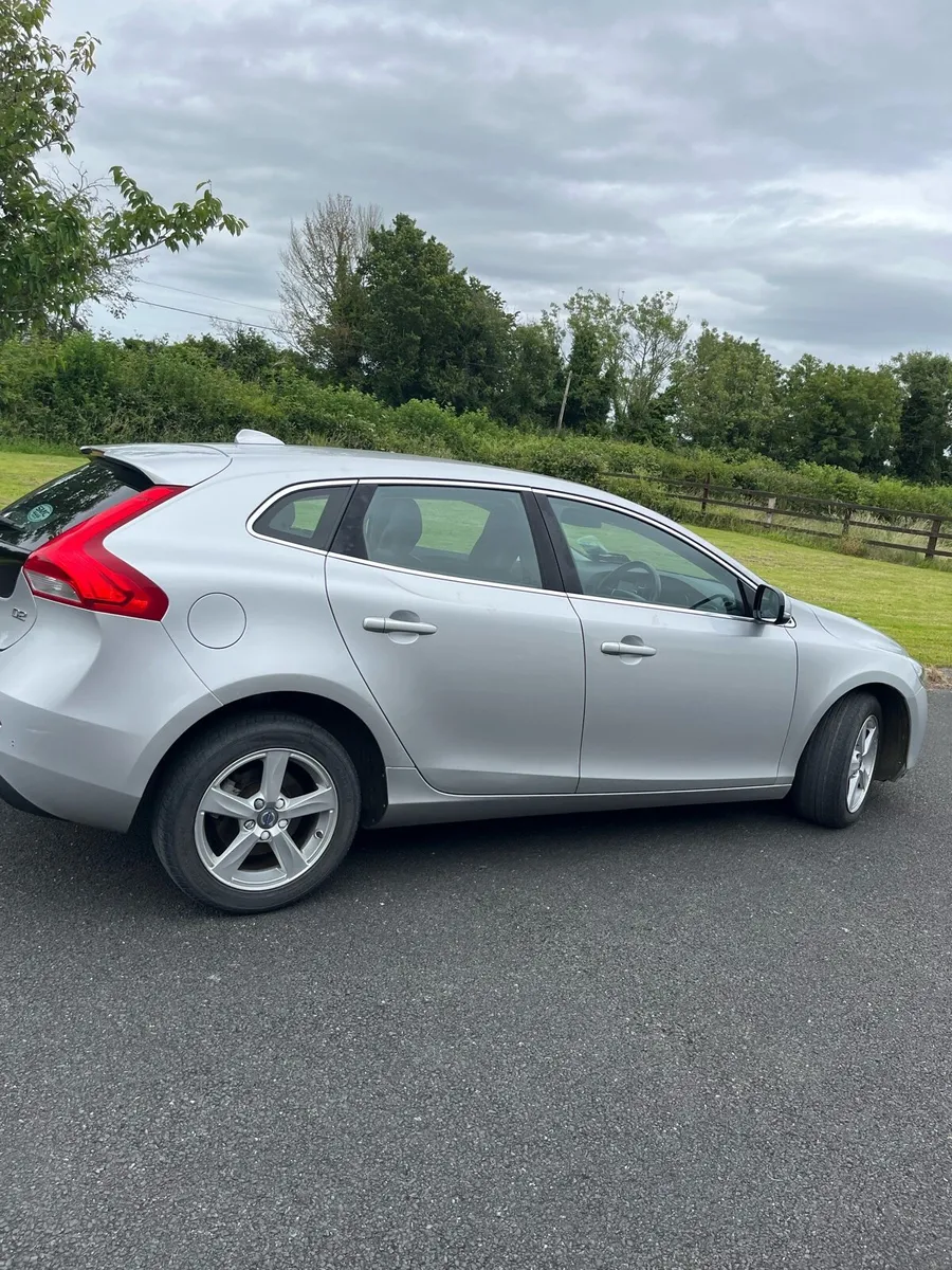 Volvo V40 - Image 1