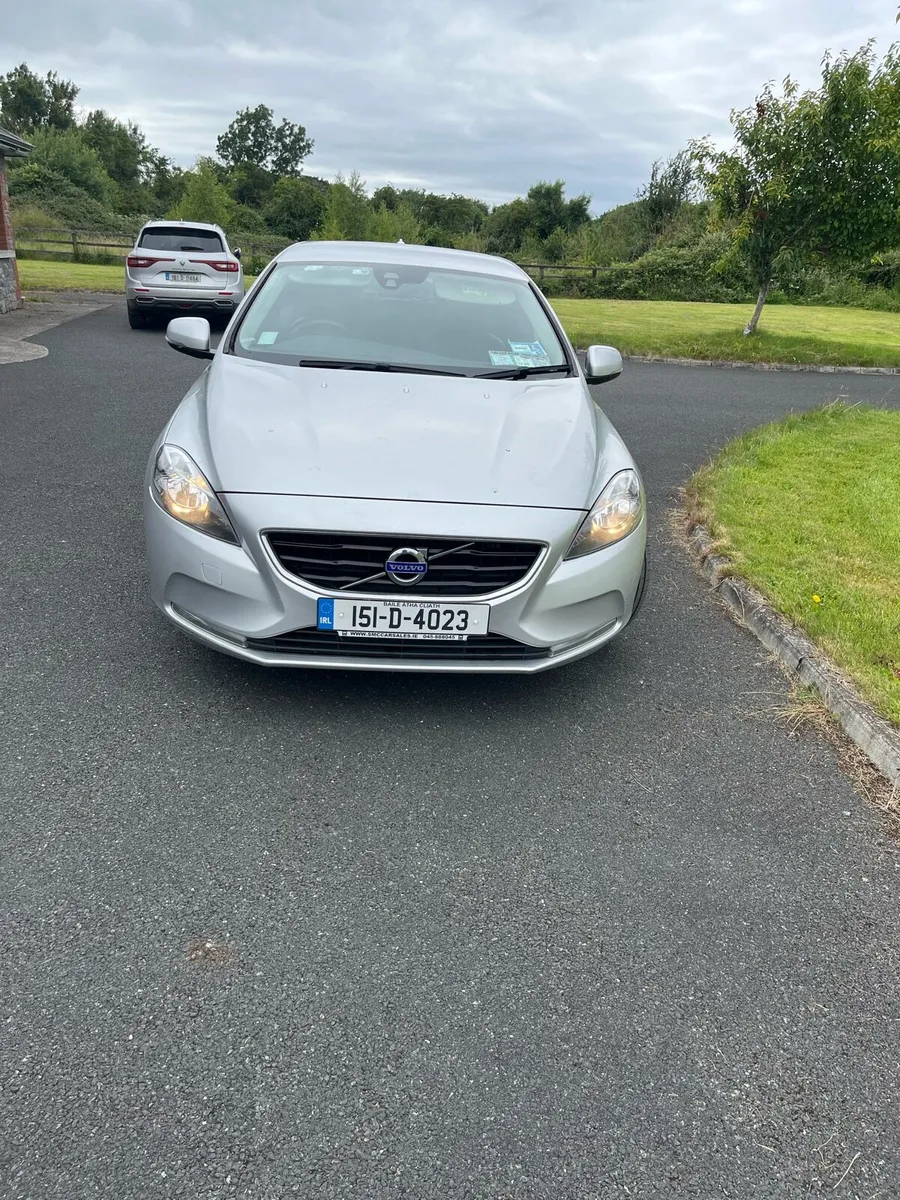 Volvo V40 - Image 2