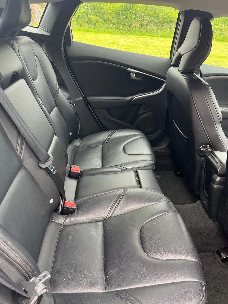 Volvo V40 - Image 4