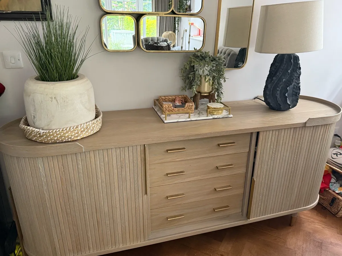 Dining table and chairs with matching sideboard - Image 1